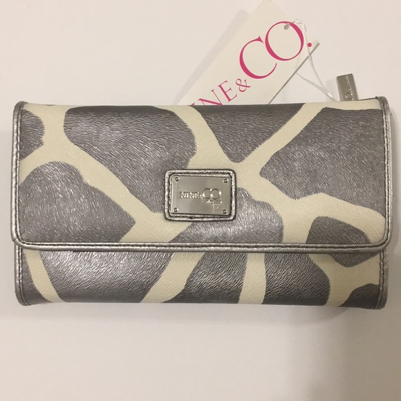 Nine & Co. Handbags - 🎄🎁 Nine & Co. Wallet